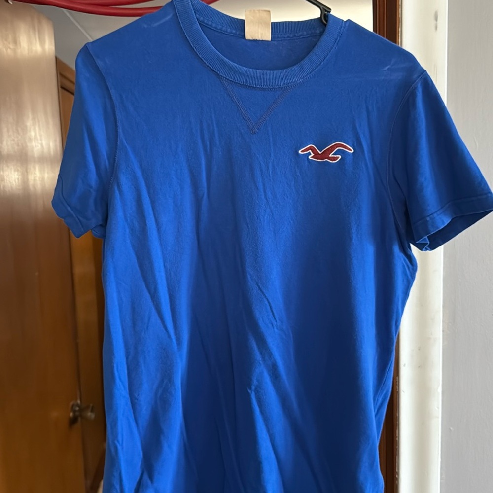 HOLLISTER LOGO TSHIRT - SIZE MEDIUM